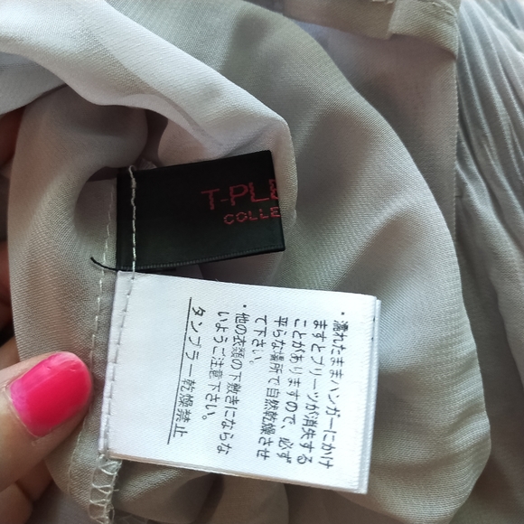 Hurry! Store Close Next Week!! T Pleats collection Dress Top - Picture 5 of 6